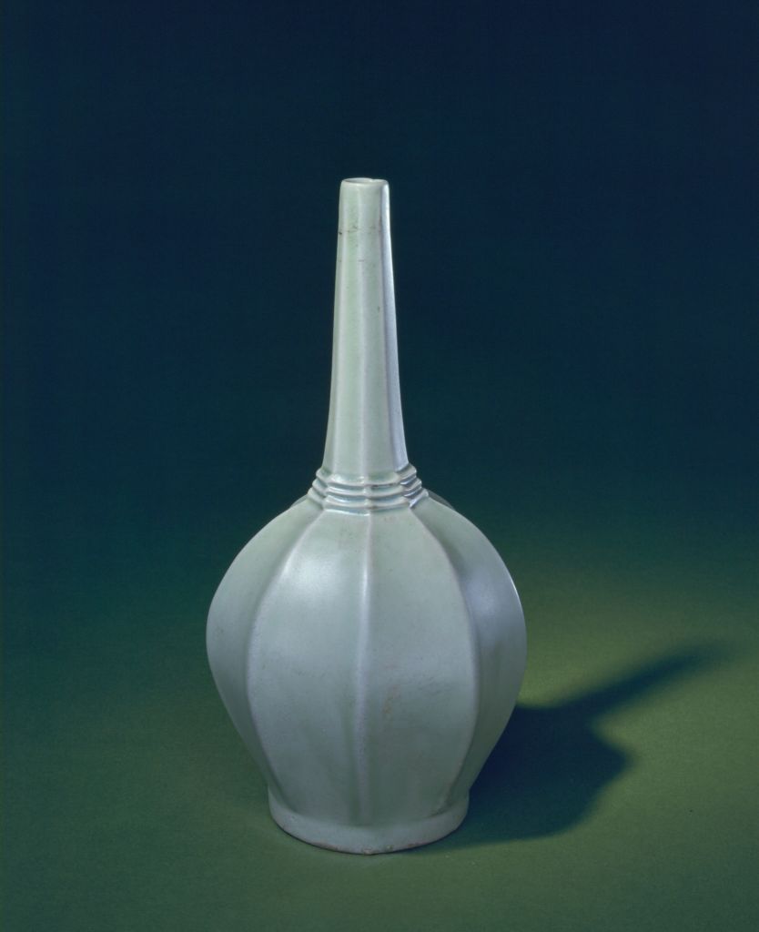 图片[1]-Yue Kiln Secret Color Porcelain Octagonal Clean Bottle-China Archive